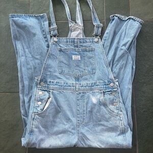 LEVIS OVERALLS NWOT